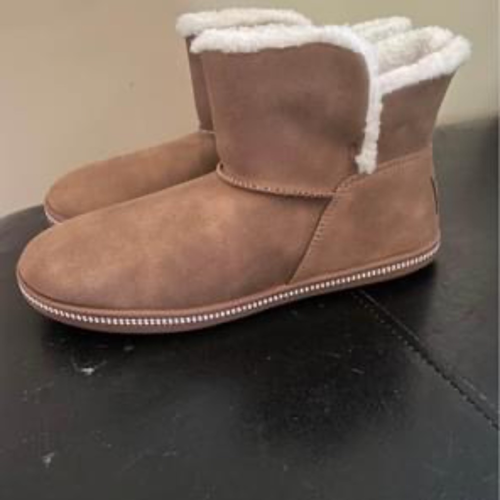 Size 9.5 Skechers boots